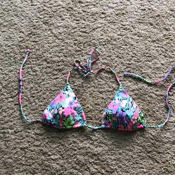 Victoria's Secret Other - Victoria’s Secret bikini top size large